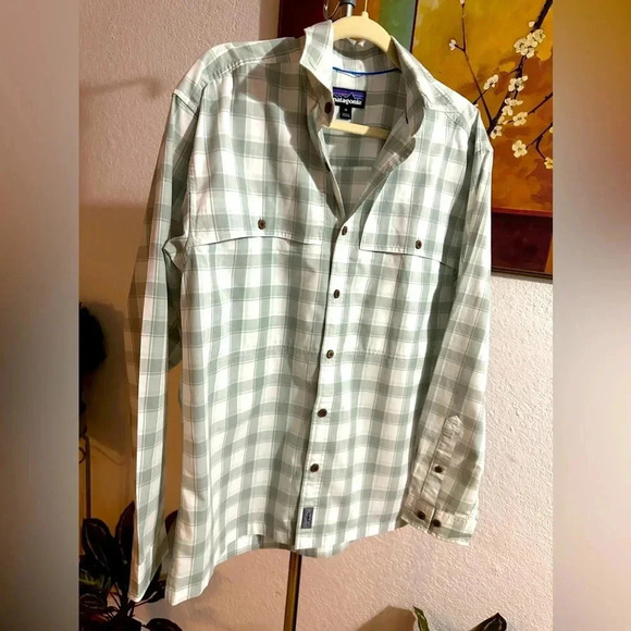 Patagonia button down shirt size M - Picture 2 of 10